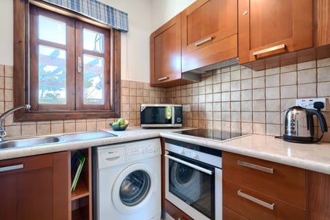 Apartment | Private kitchen | Full-size fridge, microwave, oven, stovetop