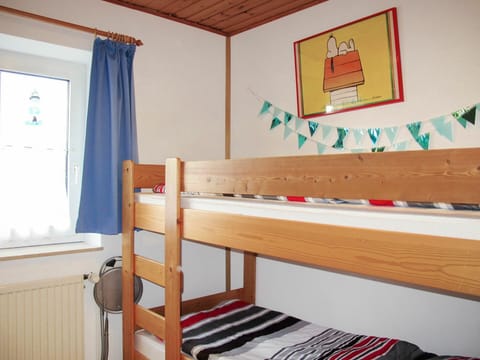 Bed, Room, Furniture, Property, Bedroom, Wall, Bed Frame, Bunk Bed, House, Hostel