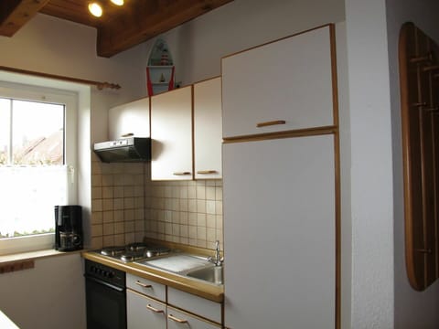 Kitchen Sink, Cabinetry, Window, Countertop, Sink, Tap, Building, Wood, Interior Design