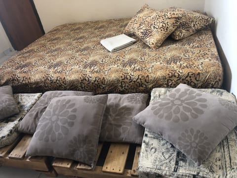 Economy Suite, 1 Double Bed | Hypo-allergenic bedding, individually decorated, individually furnished