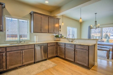 A perfect kitchen, ready for your culinary creations