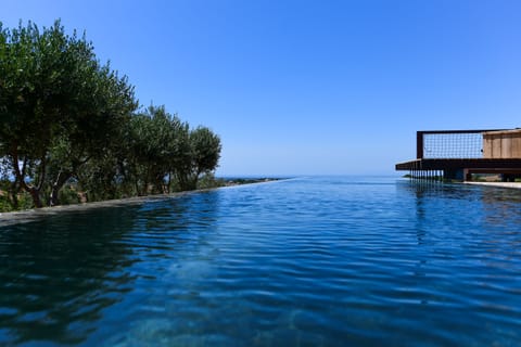 Indoor pool, 2 outdoor pools