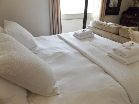 Superior Double Room, Ensuite (Room 2) | Bed sheets