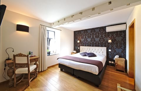 Double Room (Douceur) | In-room safe, individually decorated, individually furnished