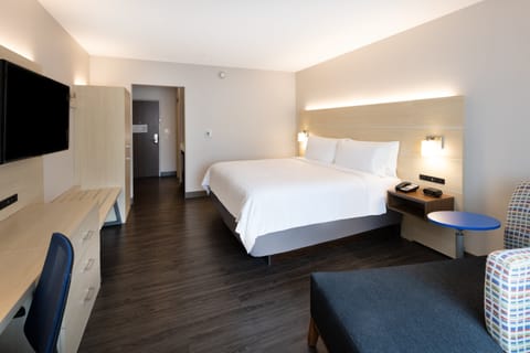 Standard Room, 1 King Bed | Room amenity