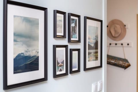 Decorative details in the apartment. 