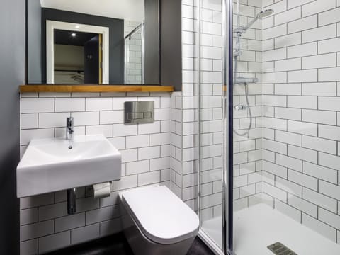 Desk, blackout drapes, free WiFi, bed sheets