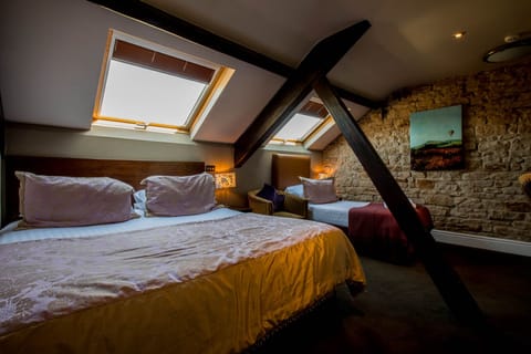 Luxury Twin Room | Soundproofing, iron/ironing board, free WiFi, bed sheets