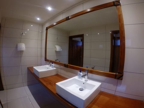 Premium Ocean View Studio Bure | Bathroom | Shower, rainfall showerhead, free toiletries, hair dryer