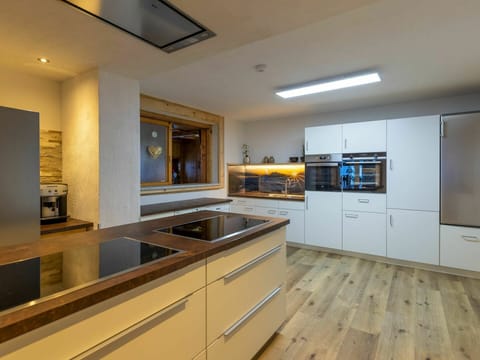 Countertop, Cabinetry, Property, Furniture, Sink, Kitchen Sink, Tap, Kitchen, Wood, Kitchen Stove