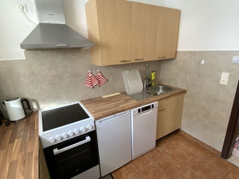 Cabinetry, Countertop, Property, Furniture, Kitchen Appliance, Kitchen Stove, Kitchen, Building, Home Appliance, Interior Design