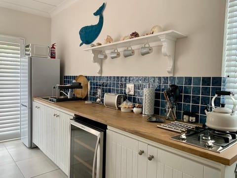 Standard Cottage | Private kitchen | Microwave, stovetop, espresso maker, coffee/tea maker