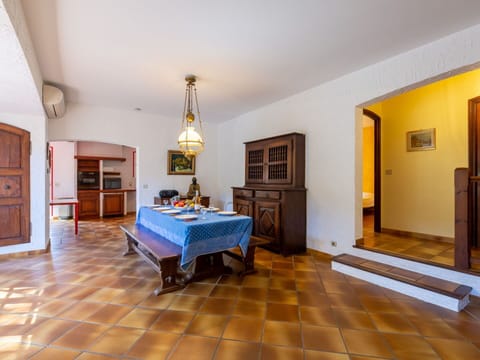 Furniture, Property, Picture Frame, Azure, Wood, Door, Hall, Interior Design, Cabinetry, Table