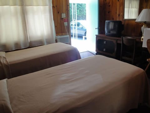 Twin Room, 2 Twin Beds (Adirondack Style) | Iron/ironing board, free WiFi, bed sheets