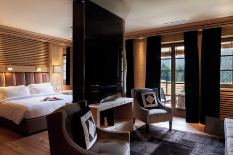 Suite Dolomiti open space, hydromassage tub, moutain view | Premium bedding, down comforters, Select Comfort beds, minibar