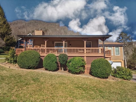 Welcome to Rainbow Mountain Retreat