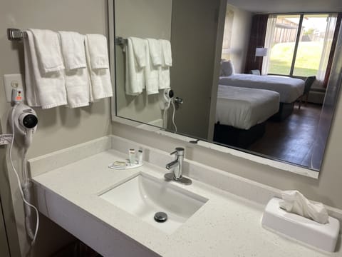 Room, 2 Queen Beds, Non Smoking | Bathroom | Combined shower/tub, free toiletries, hair dryer, towels