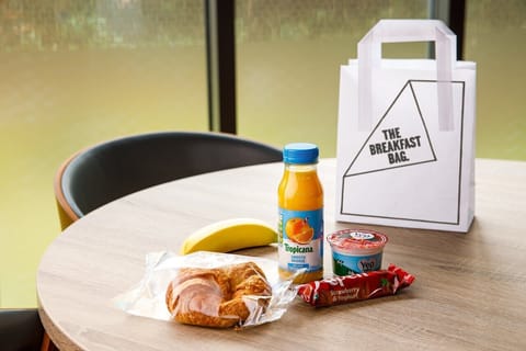 Daily to-go breakfast (GBP 8.00 per person)