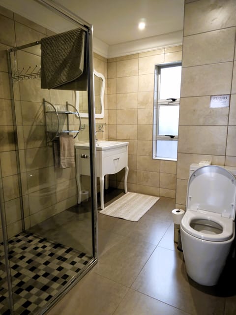 Deluxe Room no 5 | Bathroom | Separate tub and shower, deep soaking tub, rainfall showerhead