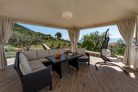 Villa (Villa Blue Sky - Three Bedroom Villa ) | Terrace/patio