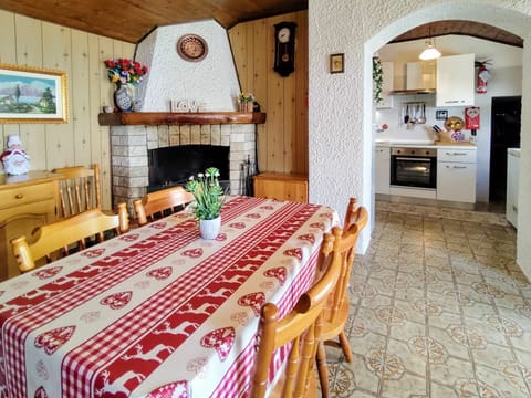 Furniture, Cabinetry, Table, Building, Lighting, Wood, Picture Frame, Tablecloth, Drawer, Decoration