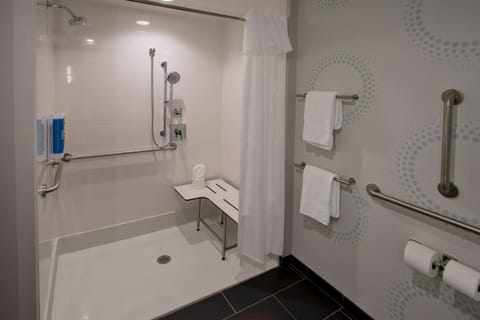 Room, 1 King Bed, Accessible (Mobility & Hearing, Roll-in Shower) | Bathroom | Bathrobes, towels