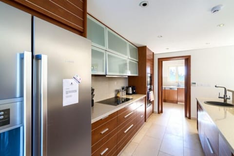 Villa | Private kitchen | Full-size fridge, microwave, oven, stovetop