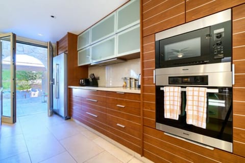 Villa | Private kitchen | Full-size fridge, microwave, oven, stovetop