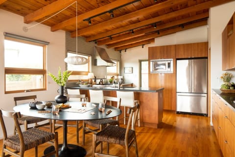 Grab the drinks, I'll get the snacks.