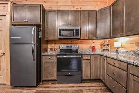 Indoors, Appliance, Refrigerator, Microwave, Oven