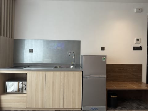 Executive Double Room | Private kitchen | Microwave, electric kettle