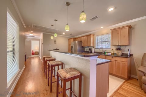 House, 1 Bedroom | Private kitchen | Fridge, microwave, oven, stovetop