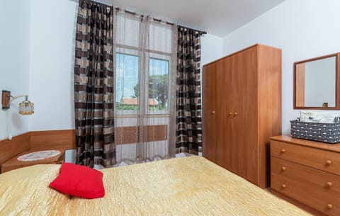 Apartment, 2 Bedrooms | Iron/ironing board, cribs/infant beds, free WiFi, bed sheets