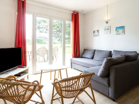 Table, Furniture, Property, Couch, White, Product, Wood, Interior Design, Lighting, Window