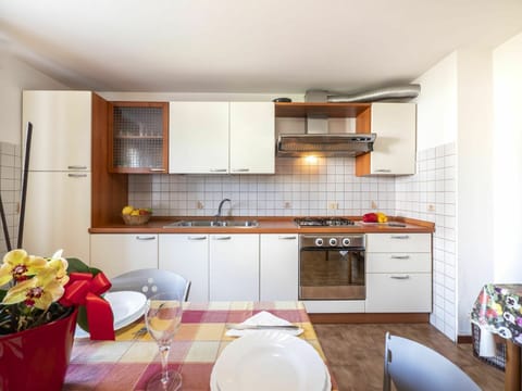 Cabinetry, Furniture, Countertop, Property, Sink, Building, Kitchen, Kitchen Sink, Wood, Tap