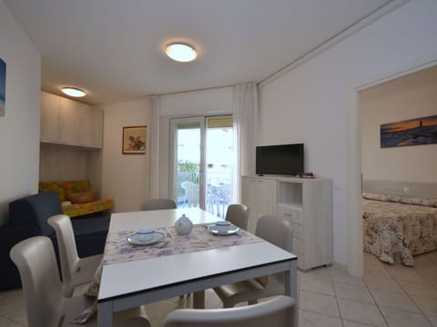 Property, Furniture, Table, Window, Building, Chair, Interior Design, Picture Frame, Living Room, Wood