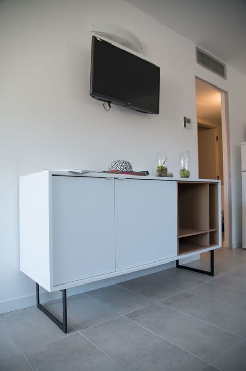 Furniture, Shelving, Cabinetry, Wood, Floor, Flooring, Material Property, Hardwood, Rectangle, Television