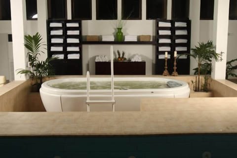 Indoor spa tub