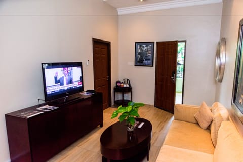 Luxury Suite | Living area | 42-inch plasma TV with cable channels, TV