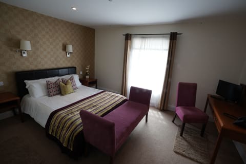 Blackout drapes, soundproofing, iron/ironing board, free WiFi