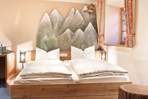 Double Room, Non Smoking | Individually decorated, individually furnished, blackout drapes