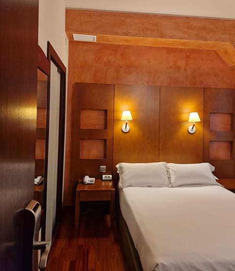 Basic Single Room | Premium bedding, minibar, in-room safe, desk