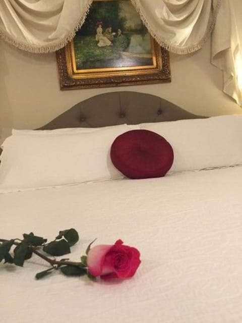 Room, Private Bathroom (Brandon) | Egyptian cotton sheets, pillowtop beds, individually decorated