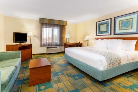 Deluxe Room, 1 King Bed | Premium bedding, desk, iron/ironing board, free cribs/infant beds