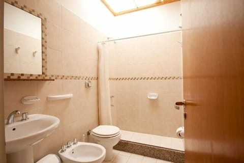 Shared Dormitory, Mixed Dorm, Private Bathroom | Bathroom | Shower, hair dryer, bidet, towels