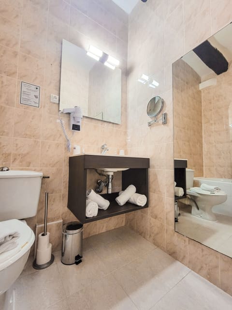 Comfort Double Room, Sea View | Bathroom | Free toiletries, hair dryer, towels