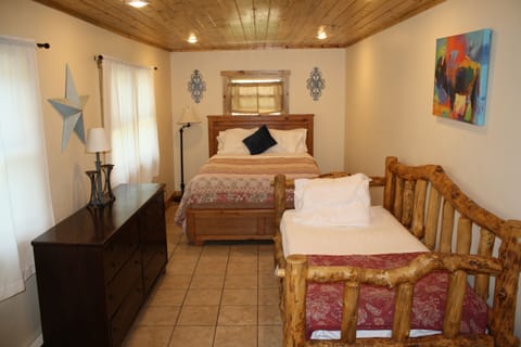 Deluxe Suite, Ensuite, Mountain View (Colter Suite) | WiFi