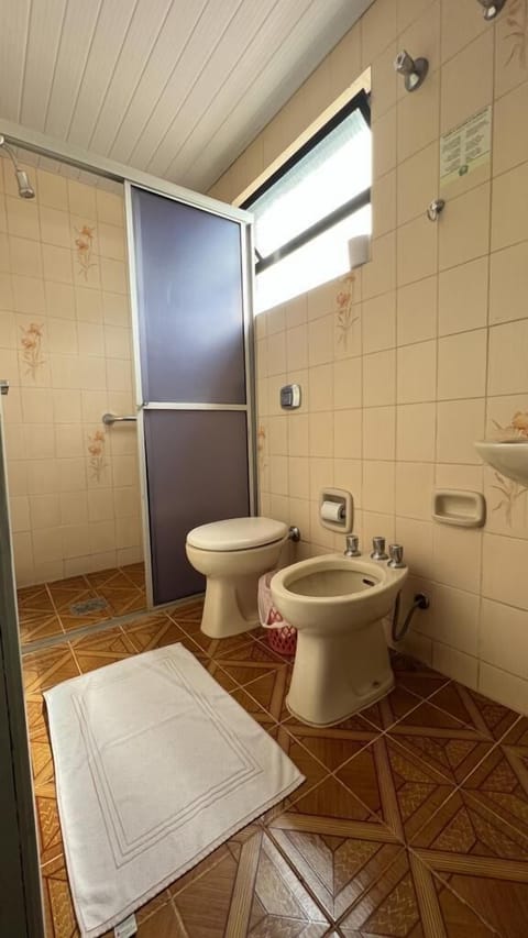 Standard Double Room | Bathroom | Shower, rainfall showerhead, free toiletries, hair dryer