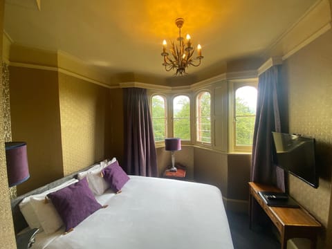 Exclusive Double Room, 1 Double Bed | Premium bedding, in-room safe, desk, iron/ironing board