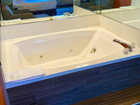 Premium bedding, in-room safe, desk, iron/ironing board